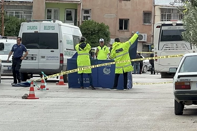 Adana'da özel halk otobüsünün çarptığı kişi yaşamını yitirdi