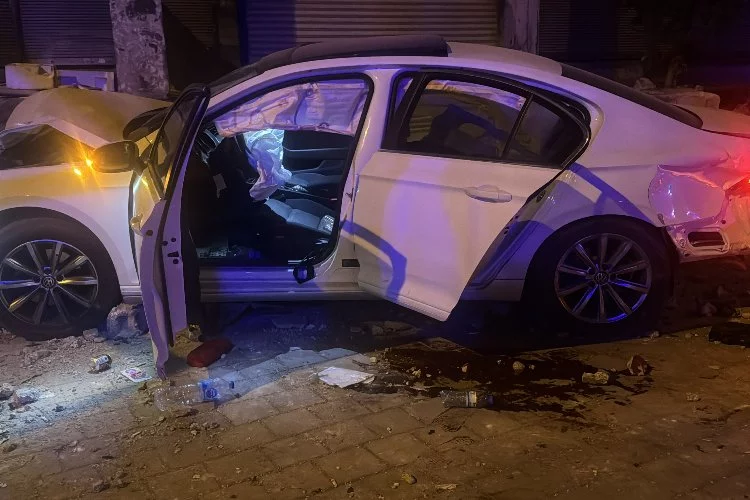 Adana'da trafik kazasında silahlar konuştu: 3 kişi yaralandı