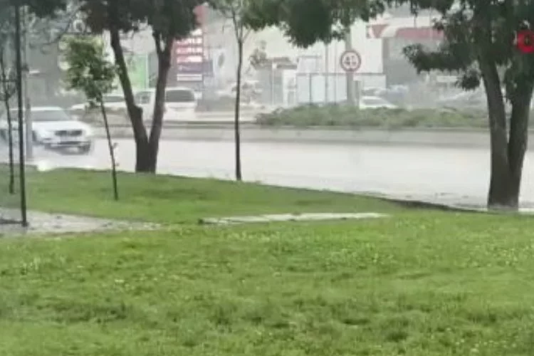 Ankara'da şiddetli dolu yağışı etkili oldu
