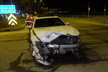 Antalya'da iki araç kazaya karıştı: Bir sürücü alkollü çıktı
