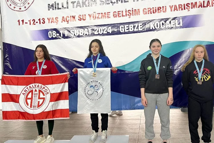 Antalyaspor Yüzme Takımı 9 madalya kazandı