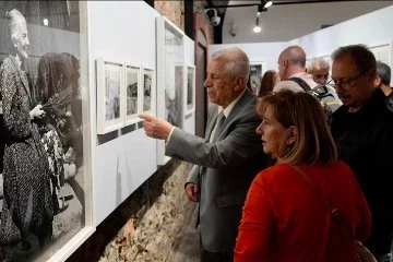 Fotoğraf sanatçısı Ara Güler'in "Kumkapı Balıkçıları" sergisi ziyarete açıldı