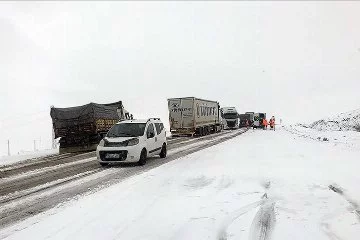 Ardahan-Posof kara yolunda ulaşıma kar engeli