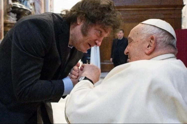 Arjantin Devlet Başkanı Milei, geçmişte hakaret ettiği Papa ile görüştü!