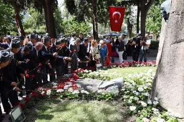 Atatürk'ün annesi Zübeyde Hanım, mezarı başında anıldı