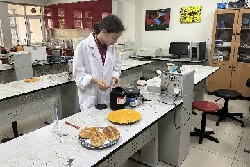 Türk öğrenci, ekmeğin küflenmesini geciktiren doğal katkı maddesi üretti