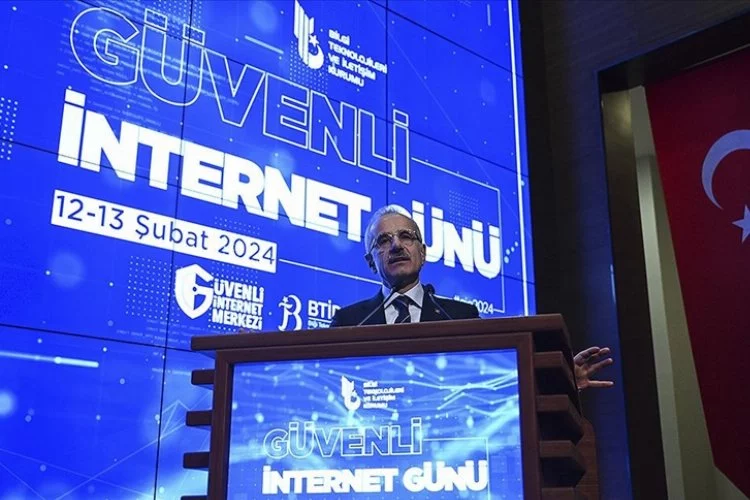 Bakan Uraloğlu: Çocuklarımızı internet dünyasında yalnız bırakmayın