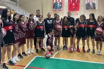 Beşiktaş Kadın Basketbol Takımı'ndan depremzedelere ziyaret