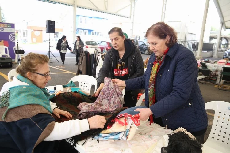 Bursa'da bilinçsiz tüketime karşı ikinci el eşyaları takas ettiler