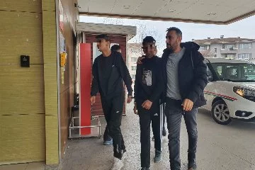 Bursa'da çaldıkları eşyaları sokakta incelerken yakalandılar