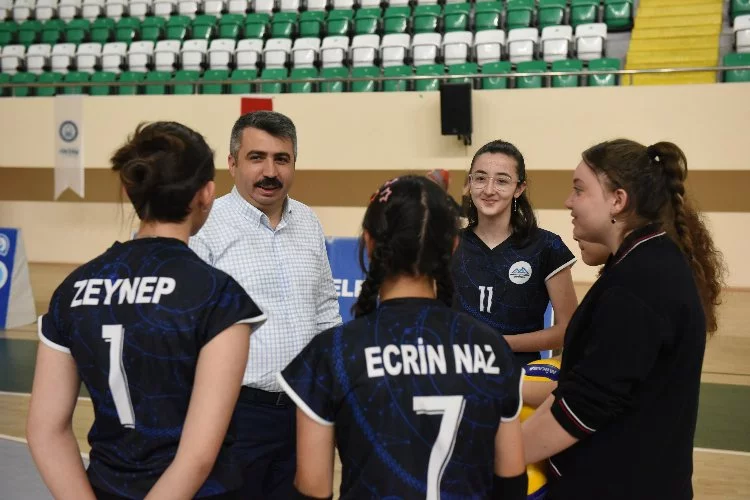 Bursa'da Okul sporları ilçe şenlikleri devam ediyor