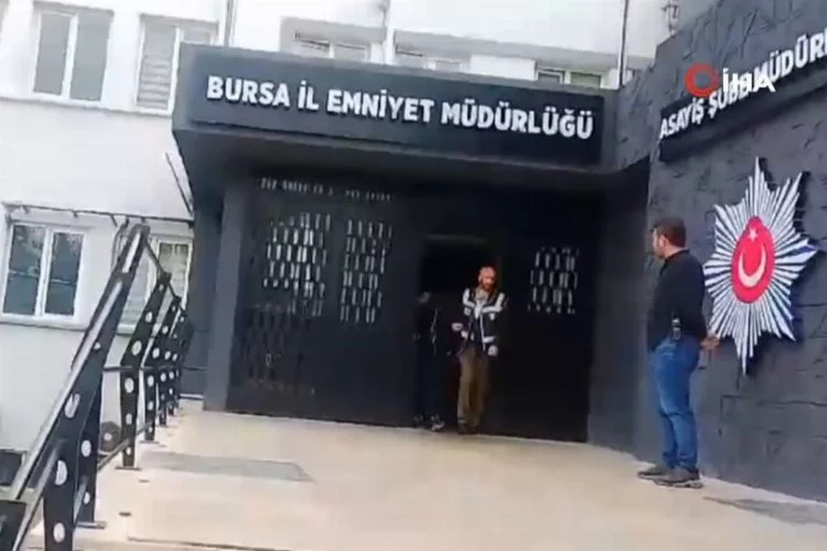 Bursa'da polis ekiplerinden asırlık operasyon: 98 yıl hapis cezası bulunan firari yakalandı