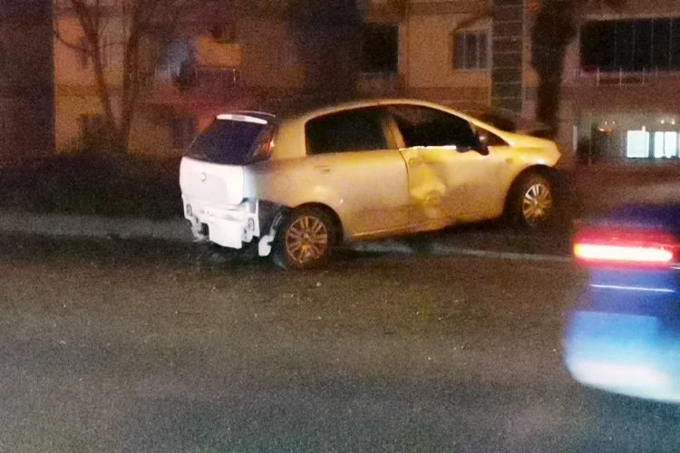 Bursa'da trafik kazası: Metrelerce sürüklendi