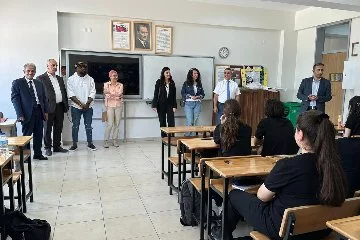 Bursa'da yabancı öğretim görevlilerinden liseli öğrencilere eğitim