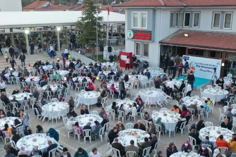 Bursa Harmancık'ta gerçekleşen geleneksel iftara 2 bin 500 kişi katıldı
