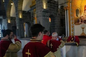 Diyarbakır'da Paskalya Bayramı tarihi kilisede ayin ile kutlandı