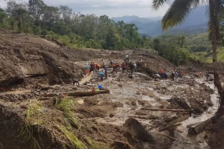 Filipinler'de sel ve toprak kaymasına 16 kişi hayatını kaybetti!