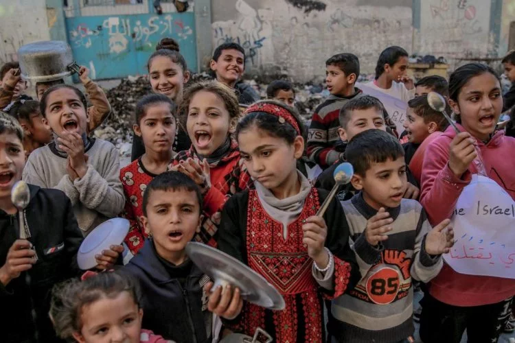 Gazze'de onlarca çocuk, yeniden okula gitmek istiyor