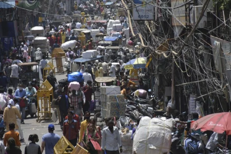 Hindistan'ın kuzeyindeki şiddet olaylarına karışanların ev ve dükkanları yıkılıyor