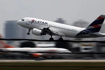 İngiltere-Şili uçuşunda bir yolcu hayatını kaybetti