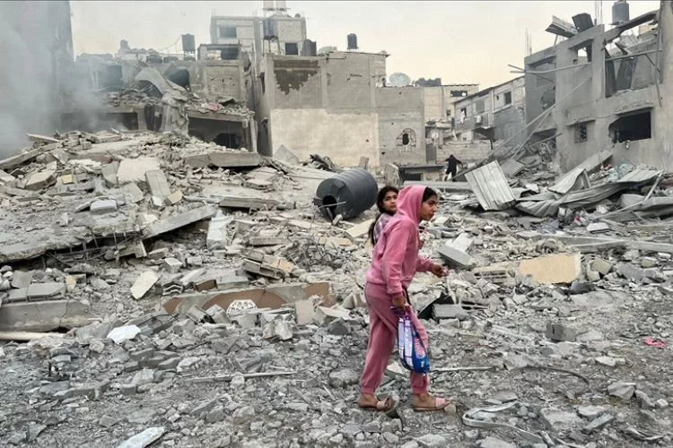 İsrail, Gazze'de bir eve hava saldırısı düzenledi: 14 sivil hayatını kaybetti