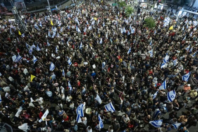 İsrailler, anma gününe katılan Netanyahu ve kabine üyelerini protesto etti!