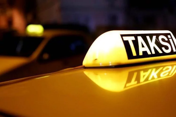 İstanbul'da bir taksici, müşterinin gideceği yeri beğenmedi: Seni çift katlı otobüse bindiririm