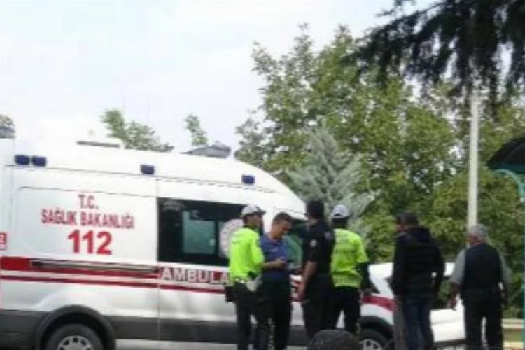 İstanbul'da park halindeki araca çarpan otomobilde bulunan kadın yaralandı