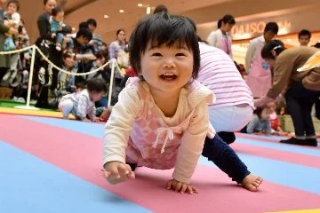 Japonya'da doğum oranları rekor seviyede düştü