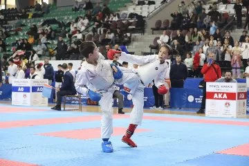 Karate okullar arası şampiyonası Denizli’de tamamlandı