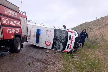 Kayseri'de kaza ihbarına giden ambulans kaza yaptı