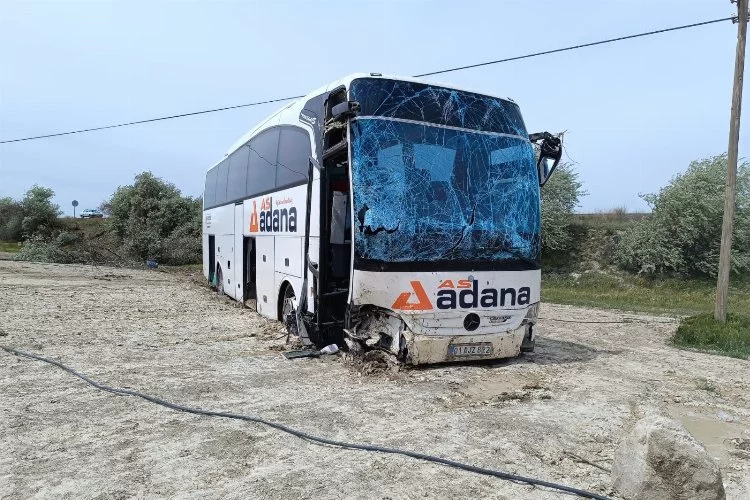 Kayseri-Niğde yolunda yolcu otobüsü devrildi