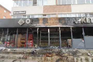 Kocaeli'de market yangını paniğe neden oldu
