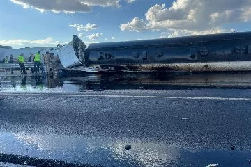 Mardin'de devrilen akaryakıt yüklü tankerin şoförü öldü
