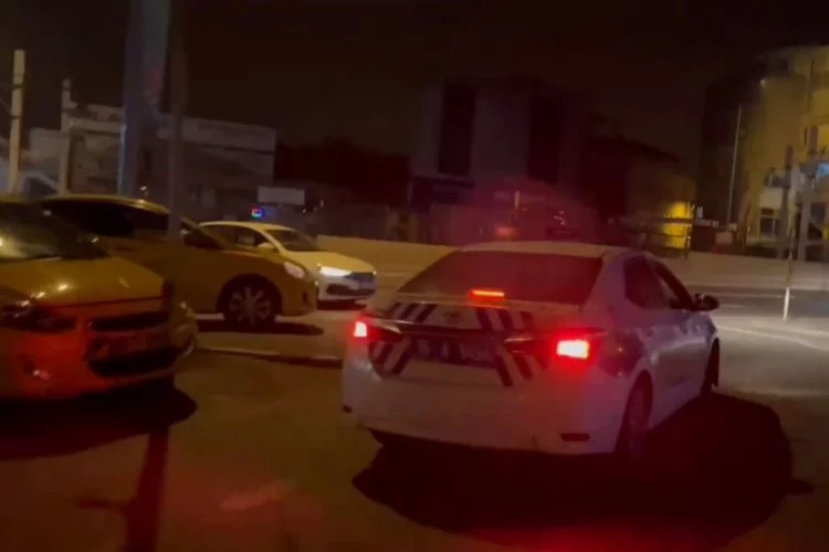 Bursa'da nefes kesen kovalamaca! polisi görünce geri vitese taktı