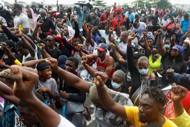 Nijerya'da halk hayat pahalılığını protesto etmek için sokaklara döküldü!