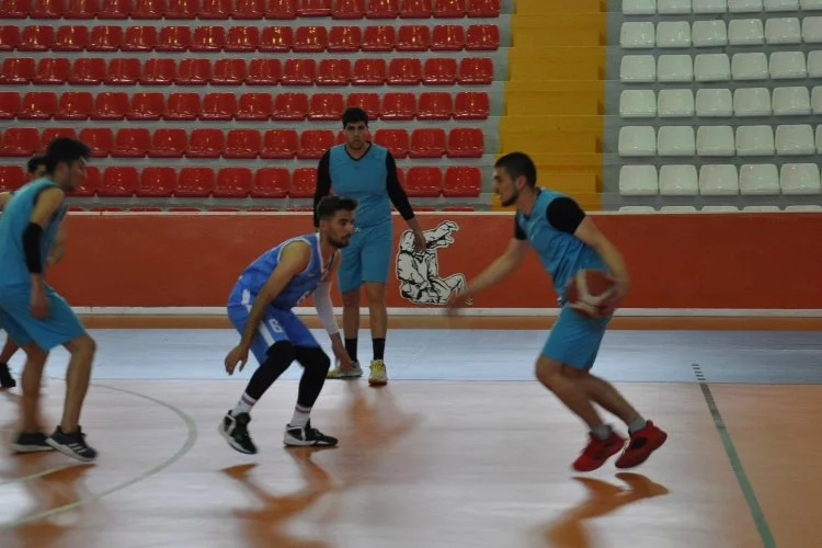 Öğrencilerin katıldığı İller arası Basketbol Turnuvası devam ediyor