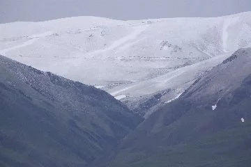 Palandöken'de mevsim normallerinin dışında kar yağışı