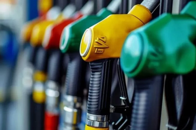 Petrol fiyatlarında dalgalanma devam ediyor