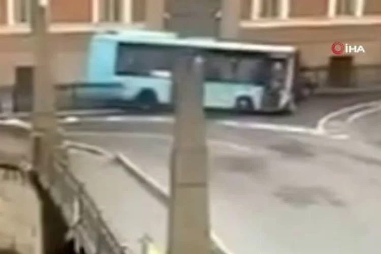 Rusya'da halk otobüsü nehre uçtu!