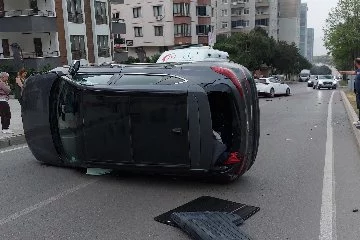 Samsun'da iki otomobil kafa kafaya çarpıştı