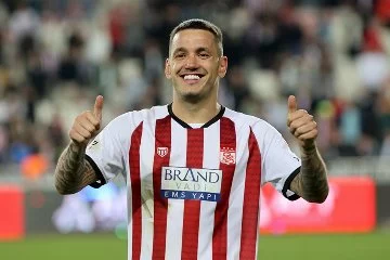 Sivasspor'un yıldız oyuncusu Rey Manaj'a teklif yağıyor!