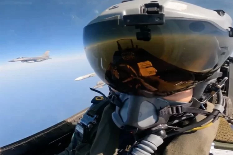 Türk Hava Kuvvetlerinden Kıbrıs adasının güneyinde eğitim uçuşu gerçekleştirdi