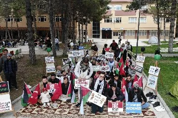 Üniversite öğrencilerinden Filistin için oturma eylemi